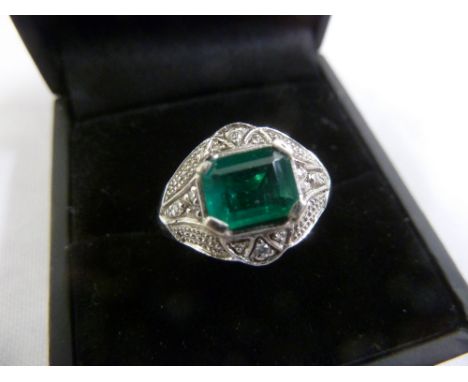 18ct white gold and emerald Art Deco style dress ring, approx total weight 8.2g