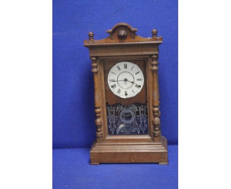 AN OAK CASED MANTLE CLOCK