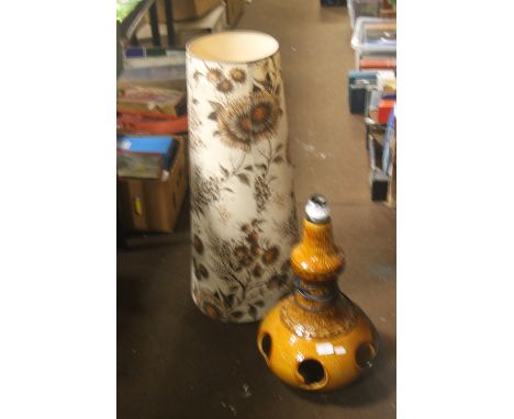 A VINTAGE RETRO TABLE LAMP AND SHADE