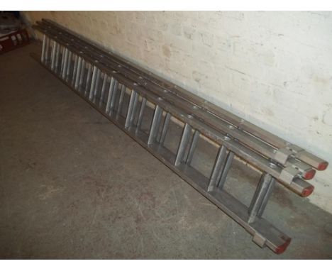 A TRIPLE ALUMINIUM 11 RUNG LADDER