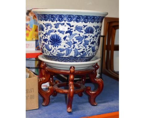 MODERN ORIENTAL STYLE BLUE &amp; WHITE PLANTER ON STAND     