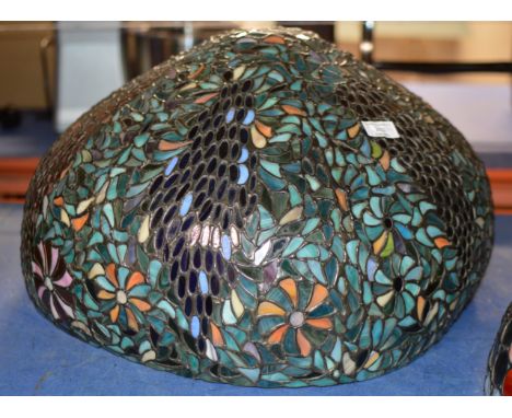 LARGE DECORATIVE TIFFANY STYLE LAMP SHADE     