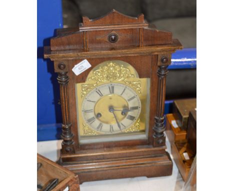 OAK CASED STRIKING MANTLE CLOCK     