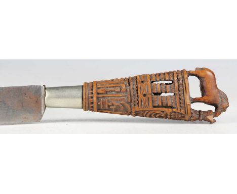 A late 19th/early 20th century Dutch farmer's paardenmes or horse knife with wide-section steel blade, blade length 18cm, mar