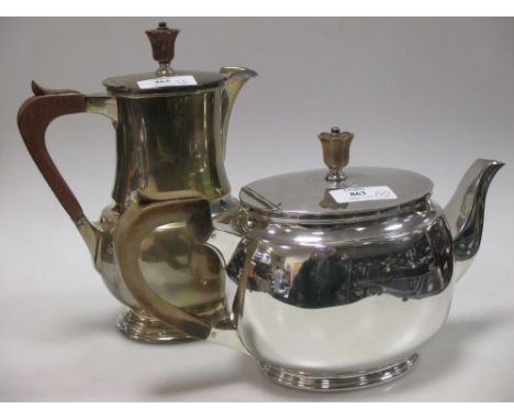 A modern silver teapot by Payne & Sons, together with a slightly later, but matching hot water jug (2)  