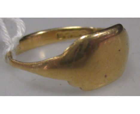 An 18ct gold signet ring, 4.9gm  