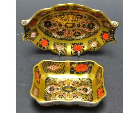 A Royal Crown Derby 1128 Imari scalloped trinket dish;  another, rectangular shaped, solid gold band, first quality (2)