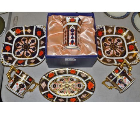 A Royal Crown Derby 1128 Imari oval dish, first quality, 21cm long;  a pair of Royal Crown Derby 1128 Imari square dishes, 18