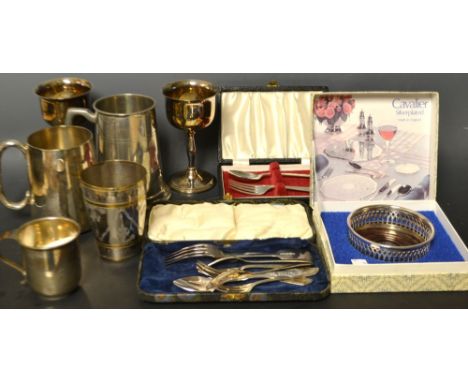 Silver and plate- a silver christening mug, Birmingham, 1928; cased flatware, tankards etc