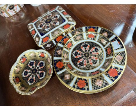 A Royal Crown Derby Imari pattern covered box, length 12cms; a pair of&nbsp;Royal Crown Derby Imari pattern side plates, diam