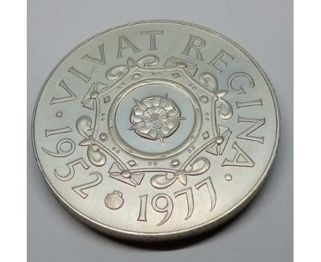Silver medallion of Silver Jubilee 1972 4.2 diameter 51 g. 30