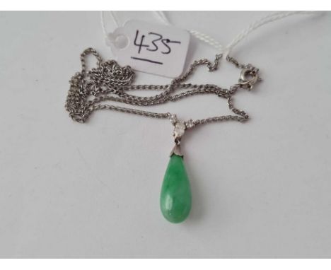 A WHITE GOLD DIAMOND AND JADE DROP NECKLACE 16 INCHES 