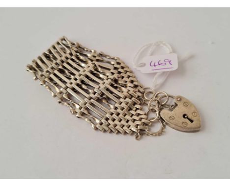 A silver gate bracelet - 28 gms 