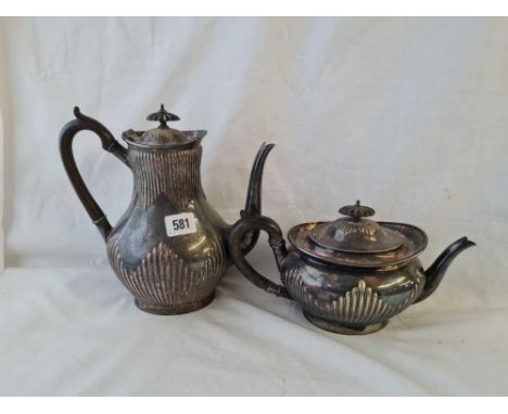 An Elkington &amp; Co coffee pot and matching teapot