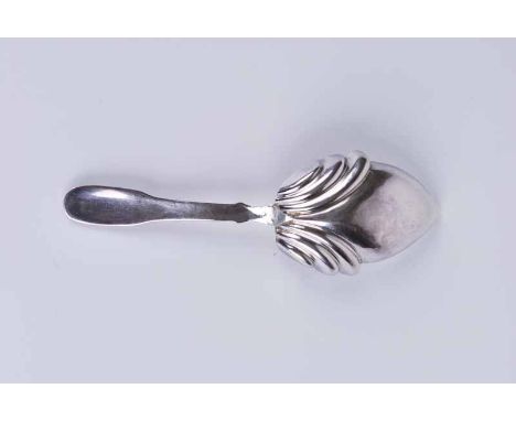 A George IV fiddle pattern silver caddy spoon with repousse flower bud bowl, Birmingham 1829 by Thomas Millington, 8 g