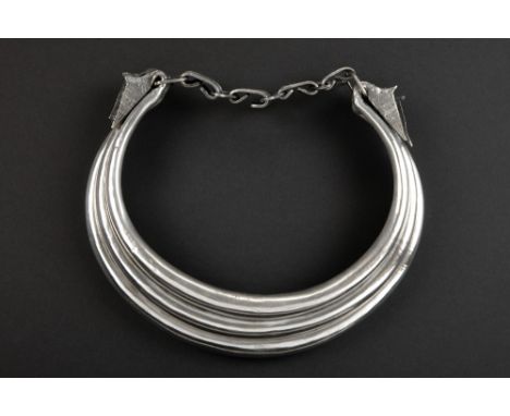 19th Cent. Chinese (border of North Vietnam) Miao Culture silver necklace || Negentiende eeuwse Chinese zilveren collier van 