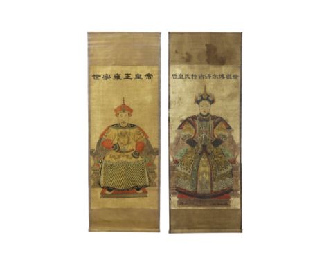 pair of Chinese Yunnan regio "Ancestors" scroll paintings || Paar Chinese "scroll" schilderingen uit Yunnan met voorouderport