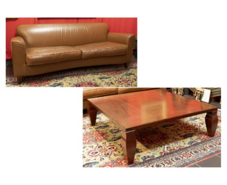 Italian Georgetti marked set of a leather sofa and a coffeetable with a design by Leon Krier || GIORGETTI ensemble van een dr