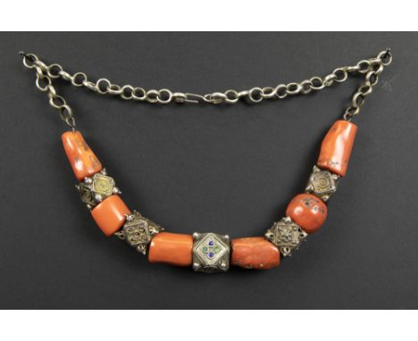 old North African Berber necklace in silver, enamel and red coral || Oud Noord-Afrikaans Berber - collier in zilver, email en