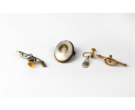 A small quantity of jewellery to include a porcelain brooch painted with a 19th century portrait of a young lady within a yel