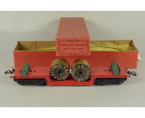 A vintage boxed Hornby 'O' gauge RS712 trolley wagon with two cable drums, 36cm long (mild play wear)