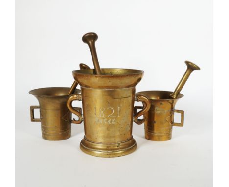 GLOCKENMÖRSER, Biedermeier-Epoche,Bronze, in der Wandung dat. 1821 und bez., verso monogr., Schlangengriffe, ca. 18,5 x 21 cm