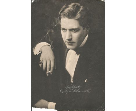 Carlyle Blackwell signed 10x8 vintage photo. (January 20, 1884 - June 17, 1955) was an American silent film actor, director a