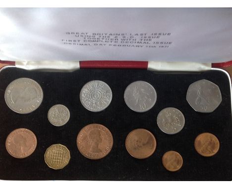 UK GB 1971 last day and first day decimal coin set, mounted red case which acts as display case. Good Condition. All signed p