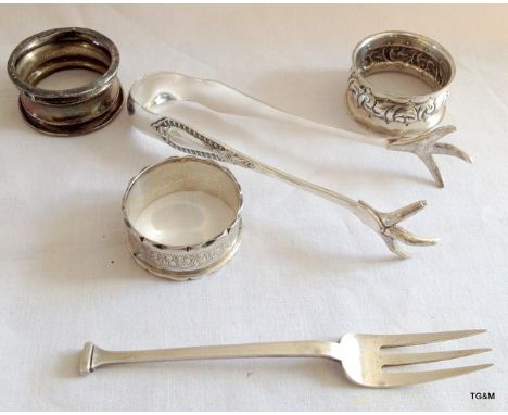 Silver napkin rings, sugar tongs and a fork 120gms