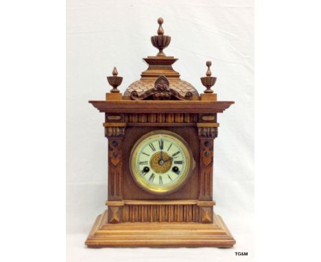 An Edwardian oak cased 14 day striking mantle clock with key, 46cm x 27cm x 16cm