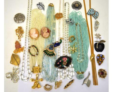 A selection of 20th century costume jewellery including necklaces, brooches etc, a vintage Conway Stewart pen (af) and two c1