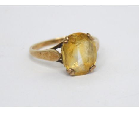 A 9ct gold dress ring set with pale yellow stone, size Q, approx 3.1g.