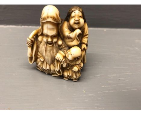 Carved Chinese ivory Netsuke depicting a family signed on base 4.5 cm 