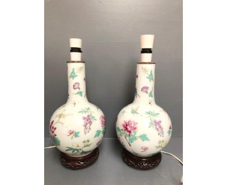 Pair of bulbous ceramic lamps in the Oriental taste, decorated with flowers, and a modern large Chinese fan (boxed)