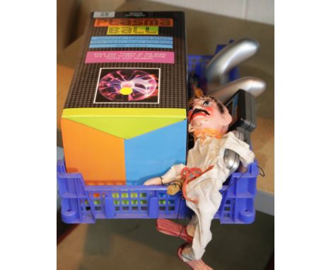 Plasma ball with a handheld puppet and other mixed collectables.P&amp;P Group 2 (£18+VAT for the first lot and £2+VAT for sub