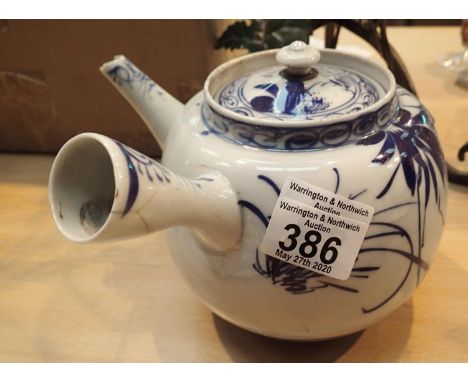 Oriental blue and white teapot. P&amp;P Group 1 (£14+VAT for the first lot and £1+VAT for subsequent lots) 