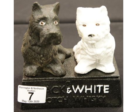 Cast iron Black &amp; White Whisky dogs H: 15 cm. P&amp;P Group 2 (£18+VAT for the first lot and £2+VAT for subsequent lots) 