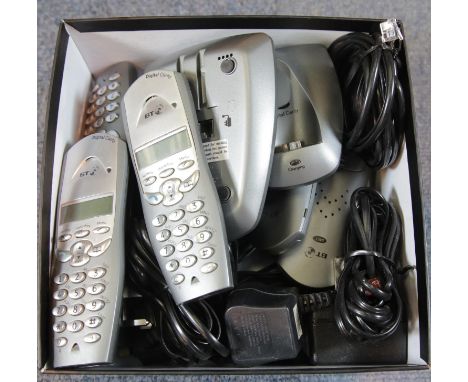 Box of mixed telephones. P&amp;P Group 1 (£14+VAT for the first lot and £1+VAT for subsequent lots) 