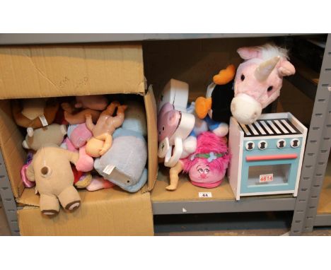 Box of mainly soft toys including Peppa Pig. P&amp;P Group 2 (£18+VAT for the first lot and £2+VAT for subsequent lots) 