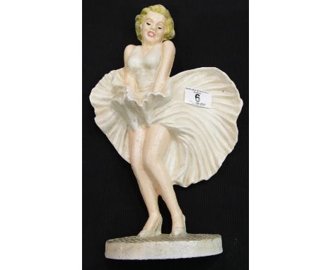 Cast iron Marilyn Monroe doorstop H: 33 cm. P&amp;P Group 2 (£18+VAT for the first lot and £2+VAT for subsequent lots) 