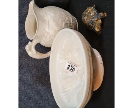 Ceramic fish mould, a Wade tortoise and a hunting themed Wedgwood jug. P&amp;P Group 1 (£14+VAT for the first lot and £1+VAT 