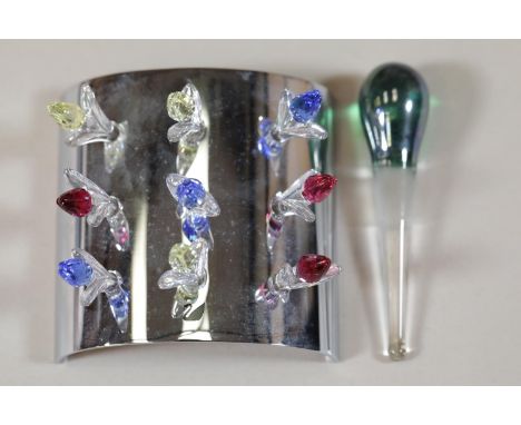 Collection of Swarovski crystal flowers with stand. P&amp;P Group 1 (£14+VAT for the first lot and £1+VAT for subsequent lots