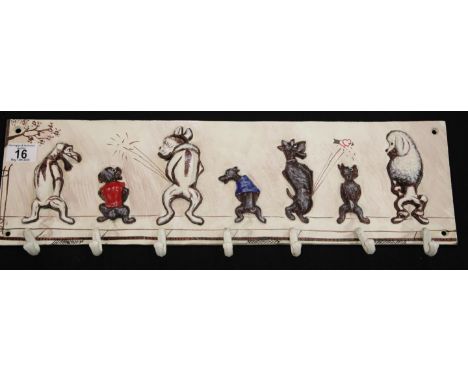 Cast iron dog hook rack L: 58 cm. P&amp;P Group 2 (£18+VAT for the first lot and £2+VAT for subsequent lots) 