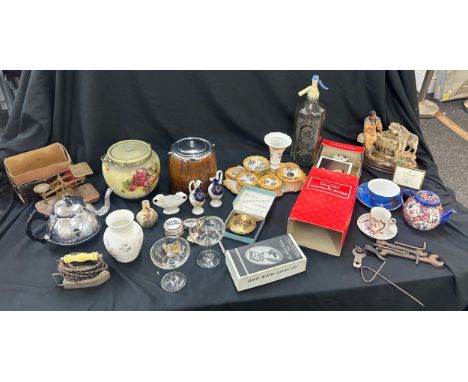 Selection of assorted vintage and later miscellaneous to include ' Country Artists Spring of Life' figure, compacts, barrels,