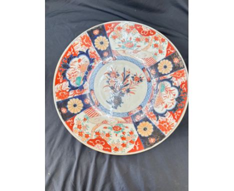 Very large antique Imari charger with makers to base, diameter 46cm