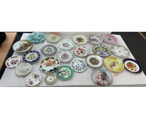 Selection of vintage collectors plates to include Franklin Mint etc 