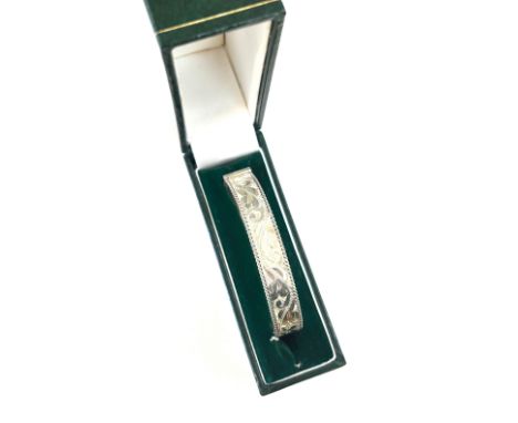 Vintage boxed silver bangle total weight 19 grams