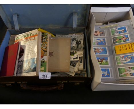 Football & Sporting Interest - A leather case containing a range of various small cards showing pictures of football teams of