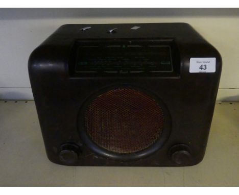 A vintage Bush 90A bakelite cased radio 