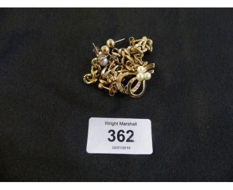 A selection of gold and yellow metal jewelleryTo include a 9ct gold cultured pearl brooch, earrings, etc, total weight approx